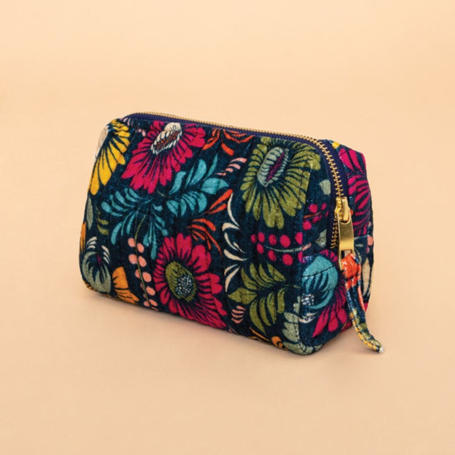 Accessories powder | Vintage Floral Quilt Bag